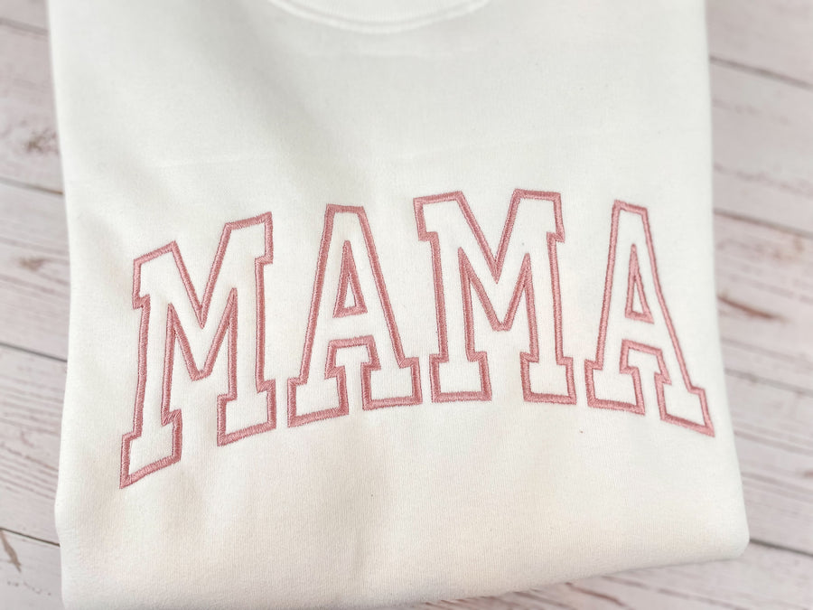 Weißes Sweatshirt mit rosa gesticktem Mama-Motiv in trendiger Collegeschrift