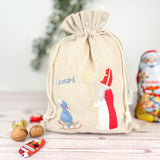 Nikolaussackerl bestickt mit hl. Nikolaus und Kind auf Schlitten in blau