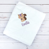 Kapuzenhandtuch weiß bestickt mit Eichhörnchen, personalisiert mit Name, 75 x 75 cm