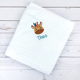 Kapuzenhandtuch weiß bestickt mit Giraffe und Federhaarband, personalisiert mit Name, 75 x 75 cm