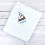 Kapuzenhandtuch bestickt mit Segelboot, personalisierbar, 100 x 100 cm