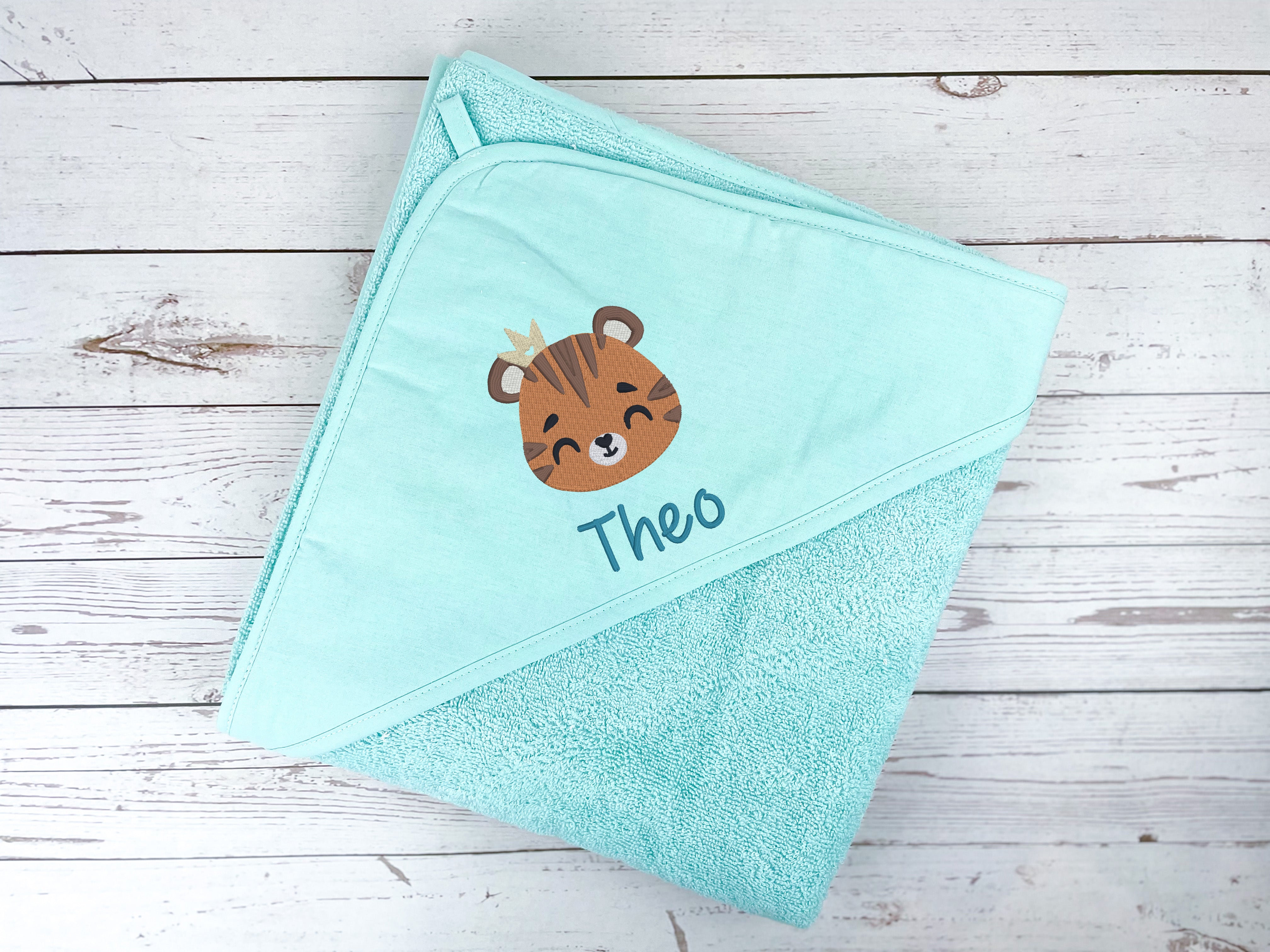 Handtuch mit Kapuze in mint, bestickt mit Tiger, personalisiert mit Name, 100 x 100 cm