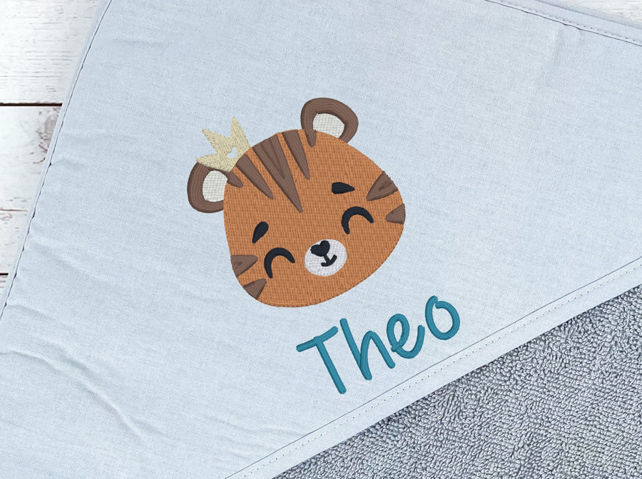 Handtuch mit Kapuze in grau, bestickt mit Tiger, personalisiert mit Name, 100 x 100 cm