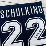 Shirt zum Schulanfang bestickt mit großer Jahreszahl,personalisierbar mit Name