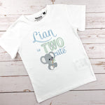 Geburtstagsshirt bestickt mit Koalabär und Spruch. Lian is two cute.
