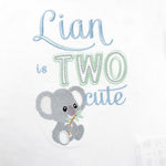 Geburtstagsshirt bestickt mit Koalabär und Spruch. Lian is two cute.
