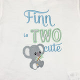 Geburtstagsshirt bestickt mit Koalabär und Spruch. Lian is two cute.