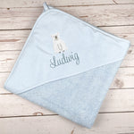 Kapuzenhandtuch hellblau bestickt mit Eisbär, personalisiert mit Name, 100 x 100 cm