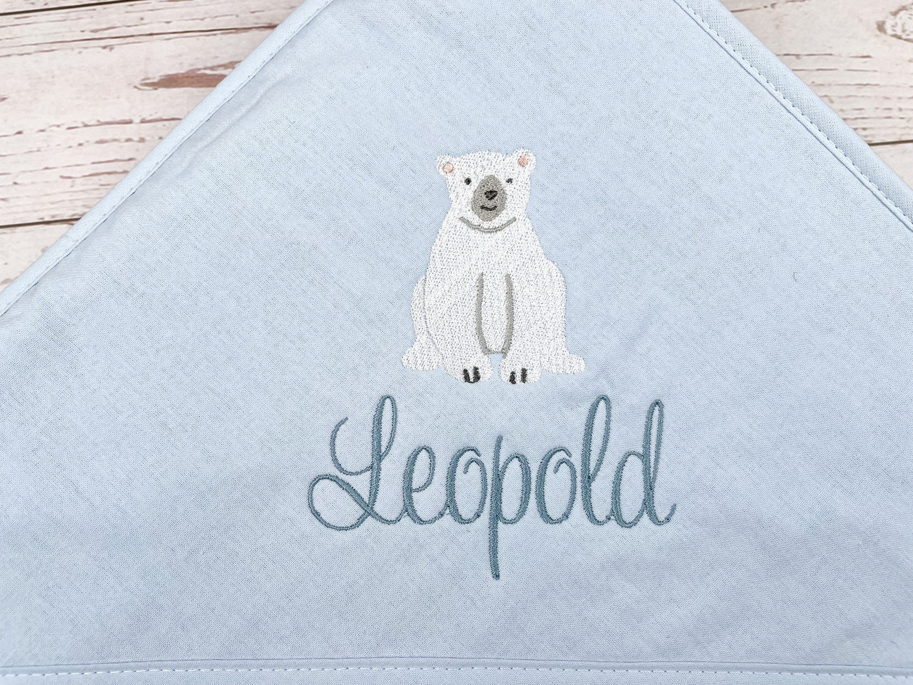 Kapuzenhandtuch hellblau bestickt mit Eisbär, personalisierbar, 100 x 100 cm