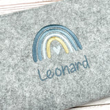 Wickeltasche, Kosmetiktasche, Tasche aus Filz bestickt mit Boho-Regenbogen, personalisierbar